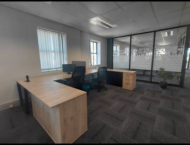 241M² OFFICE TO LET IN BRYANSTON